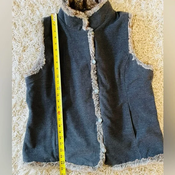 J Jill Vest Grey With Faux Fur Collar. - Picture 5 of 10